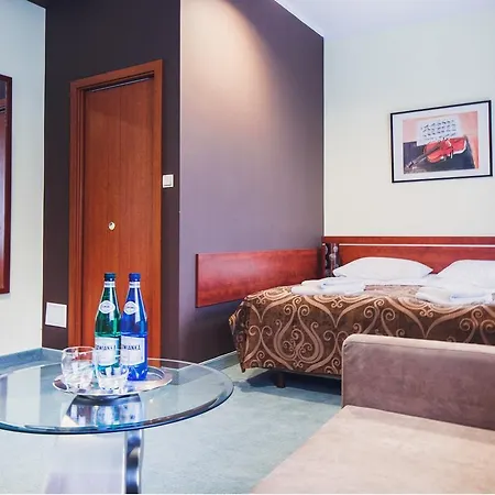 Hotel Chmielna Warsaw-3
